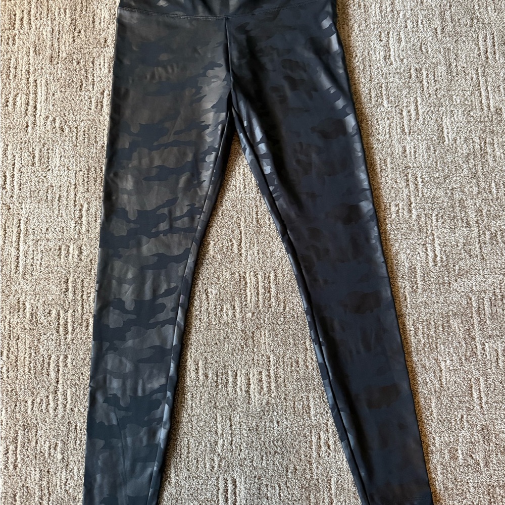 Black Camo Leggings
85% Polyester 15% Spandex
